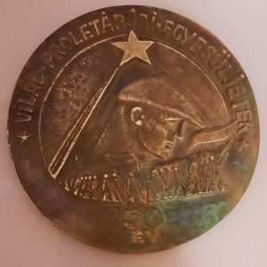 Világ proletárjai egyesüljetek!