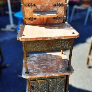 antik éjjeliszekrény